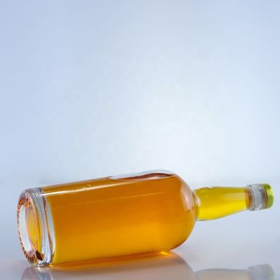 Bottiglia di vetro Valiant 750 ml trasparente per birra fatta di vetro trasparente