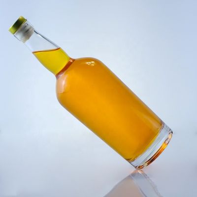 Bottiglia di vetro Valiant 750 ml trasparente per birra fatta di vetro trasparente