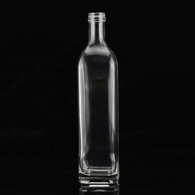 Bottiglia in vetro quadrato da 500 ml di olio extravergine di oliva con manipolazione superficiale personalizzata