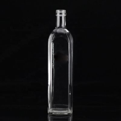 Bottiglia in vetro quadrato da 500 ml di olio extravergine di oliva con manipolazione superficiale personalizzata