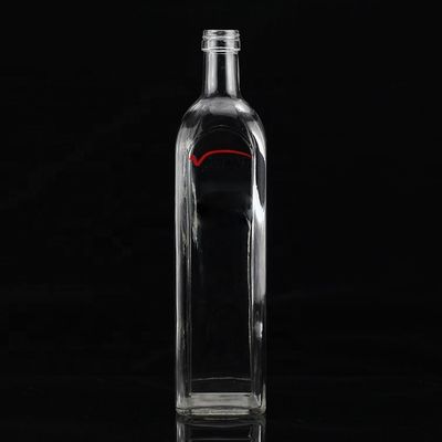 Bottiglia in vetro quadrato da 500 ml di olio extravergine di oliva con manipolazione superficiale personalizzata