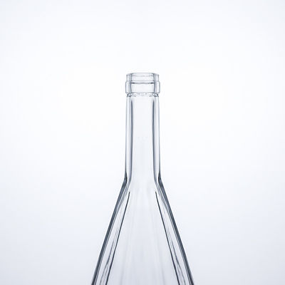 Imballaggio in bottiglia di vetro per liquori Brandy Vodka Whisky Gin Rum 700ml 750ml Disegno su misura