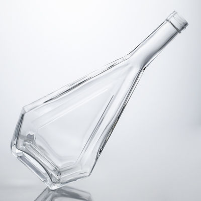 Imballaggio in bottiglia di vetro per liquori Brandy Vodka Whisky Gin Rum 700ml 750ml Disegno su misura