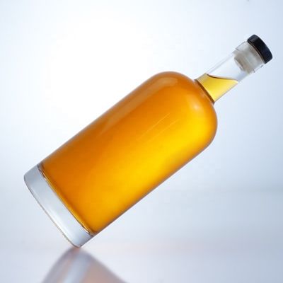 500 ml 700 ml bottiglia di vetro trasparente a forma di liquore popolare per whisky rum gin brandy