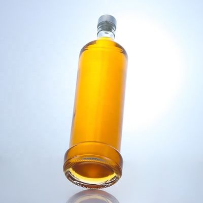 Bottiglia in vetro di 750 ml con materiale e colore chiaro o personalizzato