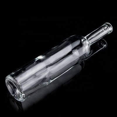 Esquisito design Vodka Liquor Bottiglia di vetro 750ml Bottiglia di vetro trasparente con tappo a vite