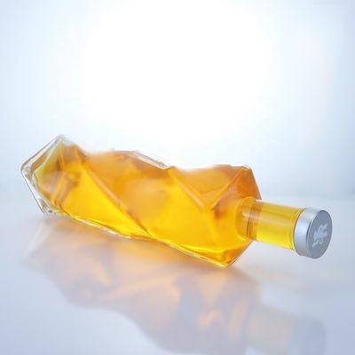 Logo personalizzato Bottiglia di vetro a forma speciale Spiriti 700ml 750ml Con tappo a vite