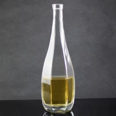 Bottiglie di imballaggio di olio d'oliva a colletto di vetro con disegno poligonale e chiusura del tappo di sughero