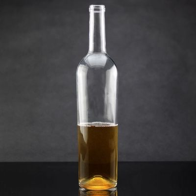 Bottiglie di imballaggio di olio d'oliva a colletto di vetro con disegno poligonale e chiusura del tappo di sughero