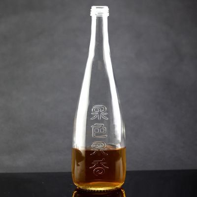 Bottiglie di imballaggio di olio d'oliva a colletto di vetro con disegno poligonale e chiusura del tappo di sughero