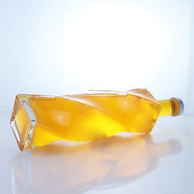 Logo personalizzato Bottiglia di vetro a forma speciale Spiriti 700ml 750ml Con tappo a vite