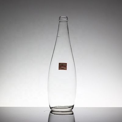 Bottiglie di imballaggio di olio d'oliva a colletto di vetro con disegno poligonale e chiusura del tappo di sughero