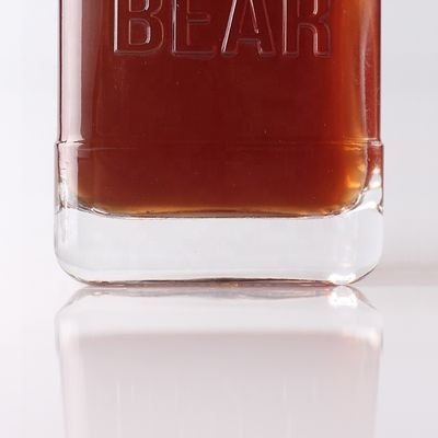 Materiale del colletto Vetro 500ml 700ml Bottiglia trasparente in rilievo per whisky rum gin brandy