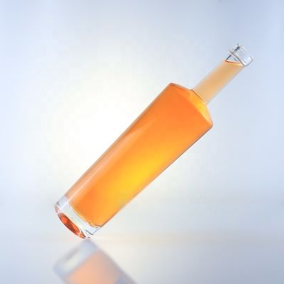 Bottiglia di vetro di flint da 750 ml a collo lungo con tappi e superficie di lavorazione con incisione acida
