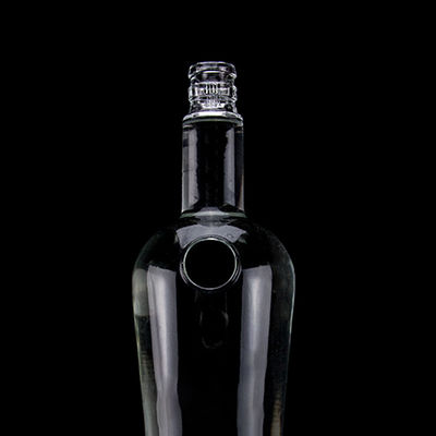 500ml700ml750ml Bottiglia di whisky trasparente con Super Flint Glass Disegno unico intagliato su misura