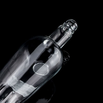 500ml700ml750ml Bottiglia di whisky trasparente con Super Flint Glass Disegno unico intagliato su misura