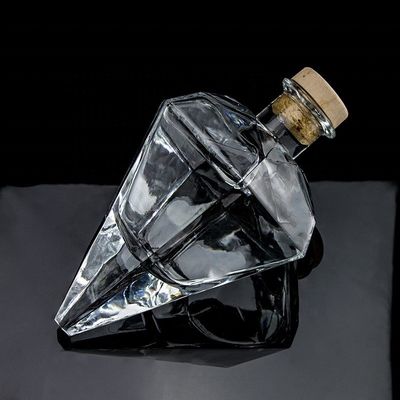 Logo personalizzato incisione trasparente design unico forma bottiglia di gin di vetro con sughero