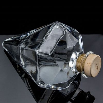 Logo personalizzato incisione trasparente design unico forma bottiglia di gin di vetro con sughero