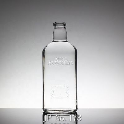 800ml 1000ml 3000ml Bottiglia di vetro di whisky di grande capacità Rotonda 500ml Bottiglia d'acqua di vetro quadrata