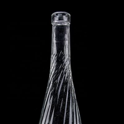 Materiale del corpo in vetro 500ml 700ml Bottiglia di vino di whisky con design unico in fondo sollevato
