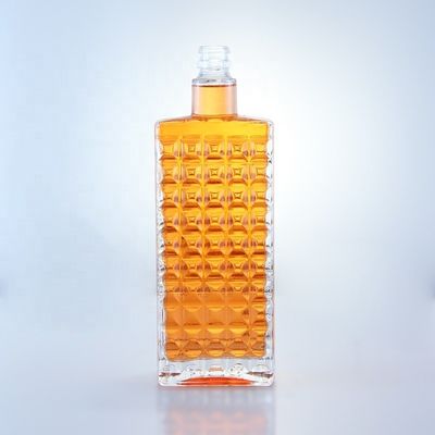 Bottiglia di gin rotonda quadrata di 750 ml con finitura a vite e disegno libero