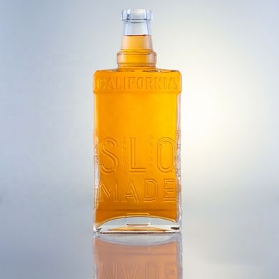 Bottiglia di gin rotonda quadrata di 750 ml con finitura a vite e disegno libero