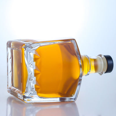 Disegno unico 500ml 700ml Super Flint bottiglia di vetro per rum whisky vodka brandy