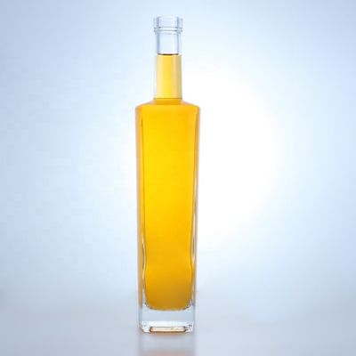 Bottiglia di vetro di liquore a forma rotonda di 700 ml con logo personalizzato e finitura a sughero