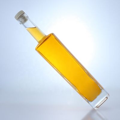 Bottiglia di vetro di liquore a forma rotonda di 700 ml con logo personalizzato e finitura a sughero