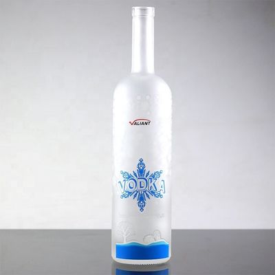 Bottiglia di vodka in vetro congelato industriale da 750 ml destinata alla produzione e al commercio