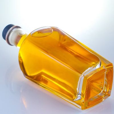 Bottiglia di gin quadrata da 700 ml con finitura in sughero e fondo spessa in vetro extra di pietra