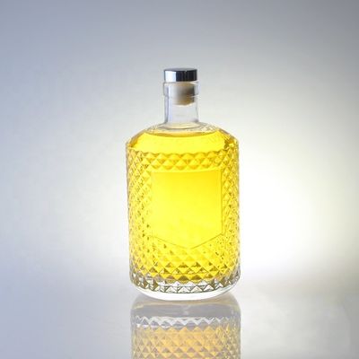 Bottiglia di gin di 700 ml con colletto di vetro e chiusura incisa