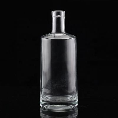 Vodka industriale Bottiglia di vetro trasparente con collo corto e corpo grasso 500 ml 750 ml