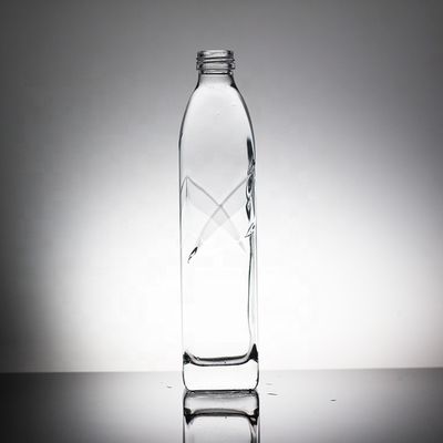 Bottiglia di acqua minerale in vetro da 750 ml con tappo a vite