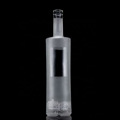 Bottiglia di vodka in vetro da 750 ml a 500 ml con disegno e materiale di base congelati
