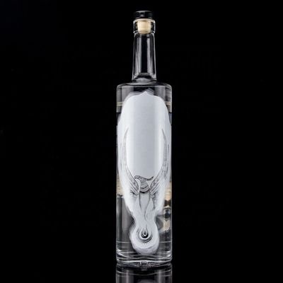 Bottiglia di vodka in vetro da 750 ml a 500 ml con disegno e materiale di base congelati