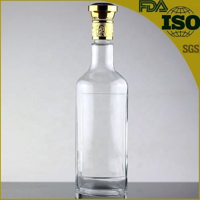 Whisky Vodka Materiale di vetro 700 ml Bottiglia da 1000 ml con copertura metallica e di alta qualità