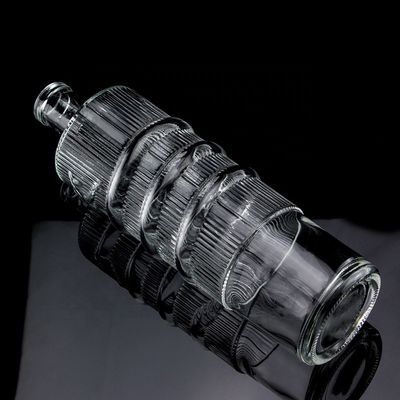 Logo personalizzato Chiara 750ml Bar Top Emossed Snake Disegno Bottiglia di vetro per cilindro di vodka