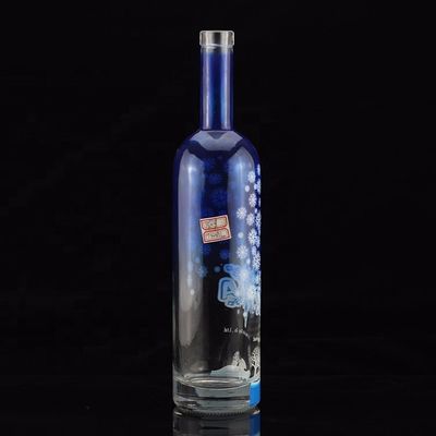Bottiglia di liquore in vetro colorato da 750 ml con materiale per il colletto e la finitura in oro