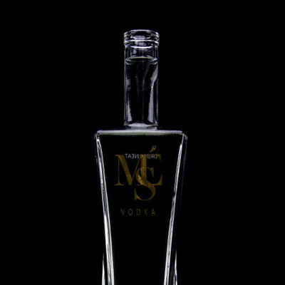Esquisitamente progettato Bottiglia di vodka liquore Chiara o personalizzata Bottiglia di vetro da 750 ml con sughero