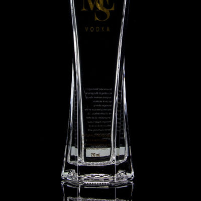 Esquisitamente progettato Bottiglia di vodka liquore Chiara o personalizzata Bottiglia di vetro da 750 ml con sughero