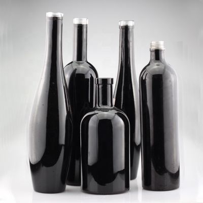 750 ml di vetro nero lucido Vodka Bottiglie dipinte Stampa a schermo Gin Chiusura Bottiglia di liquore