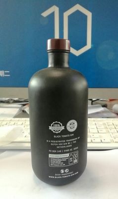 750 ml di vetro nero lucido Vodka Bottiglie dipinte Stampa a schermo Gin Chiusura Bottiglia di liquore