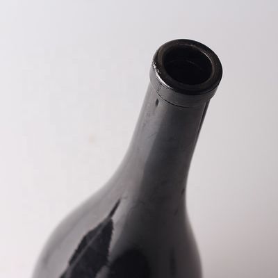 Bottiglia nera vuota da 750 ml con bocca di sughero e bottiglia di vetro spray per la promozione della vodka