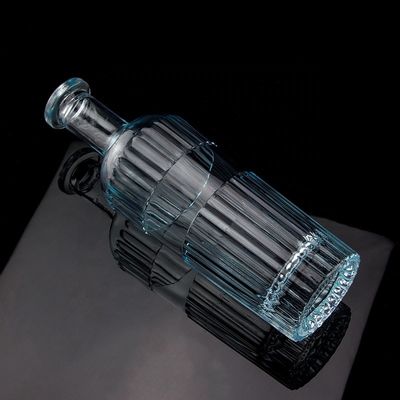 Bello blu chiaro 750ml 75cl Verticale Striscia Bottiglia di vodka con coperchio di vetro trasparente