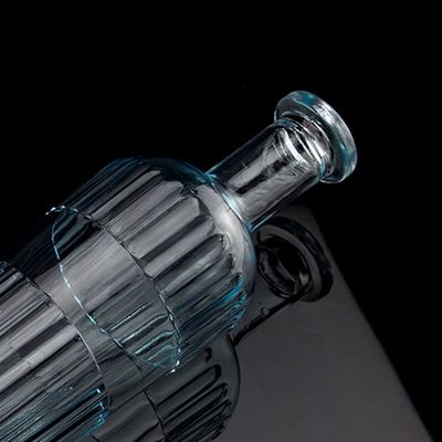 Bello blu chiaro 750ml 75cl Verticale Striscia Bottiglia di vodka con coperchio di vetro trasparente