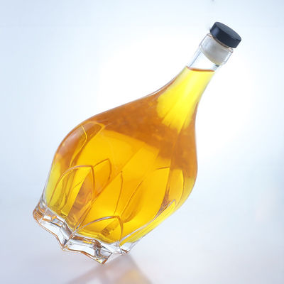 Flint Glass Disegno in rilievo Cappuccio a vite Bottiglia di Spiriti per Whisky Vodka Tequila Gin Rum