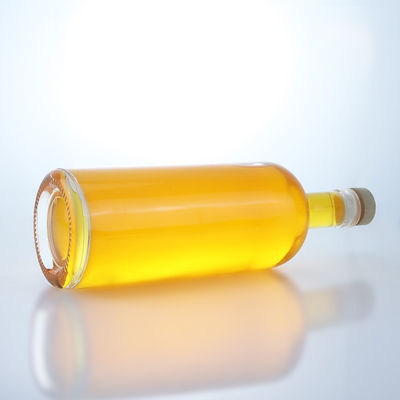 Materiale di base in vetro Capo a vite Tipo di sigillamento Bottiglia di liquori per whisky Vodka Tequila Gin Rum