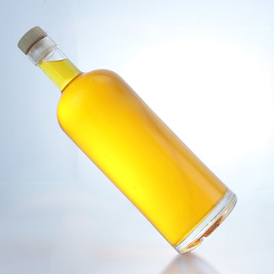 Materiale di base in vetro Capo a vite Tipo di sigillamento Bottiglia di liquori per whisky Vodka Tequila Gin Rum