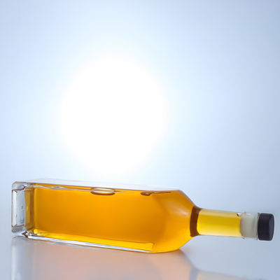 Bottiglia di vetro a pietra quadrata in colore chiaro per vodka whisky tequila gin